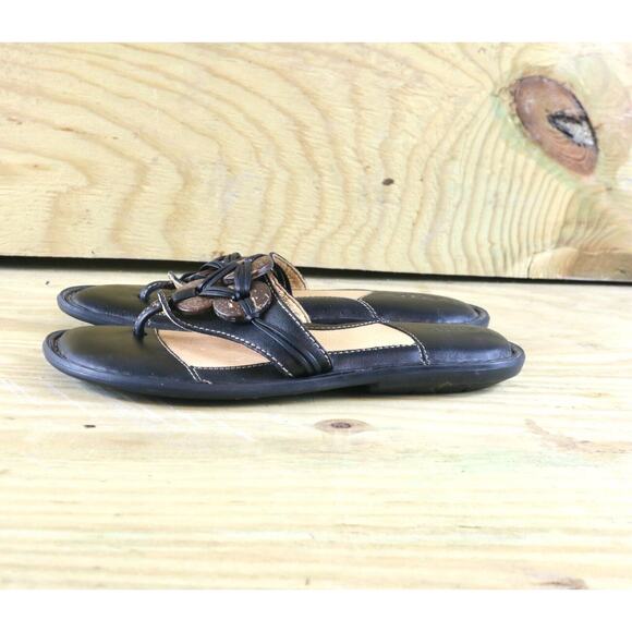 Born 38 Handcrafted Women's Sz 7 Black 3 Button Leather Thong Toe Slide Sandals - Picture 2 of 5